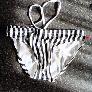 NWT "DESMIIT" BLK / WHT STRIPPED SWIM BRIEF 1 1/2" Sides, ASIAN SIZE "M"